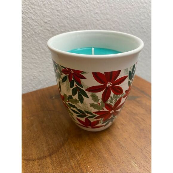 Pointsetta Mug With Christmas Wreath Candle - Picture 5 of 7